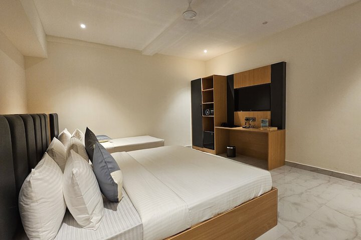 Room 9 of 33