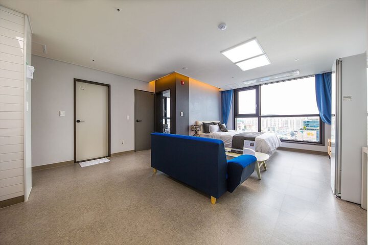 Room 10 of 65