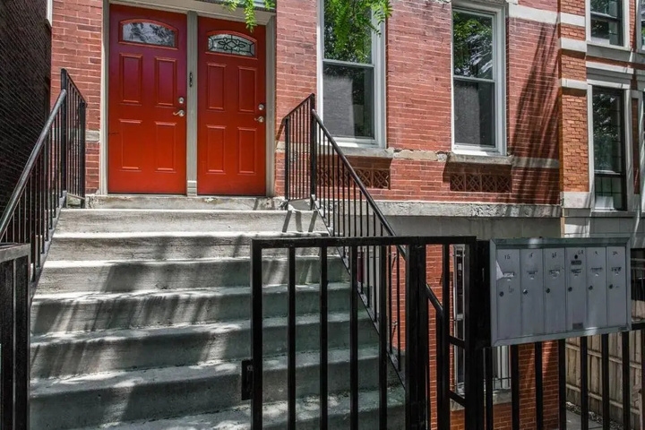 Exterior of ✪ Cozy 1 Bedroom close to Downtown Chicago ✪