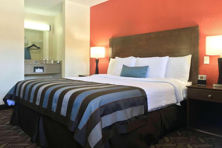 1 King Bed (9 of 16)