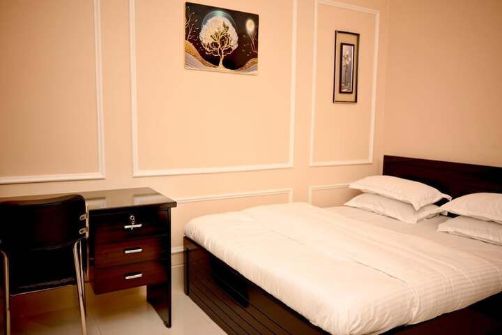 Room 5 of 19
