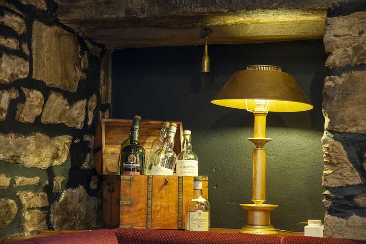 Lounge 68 of 77
