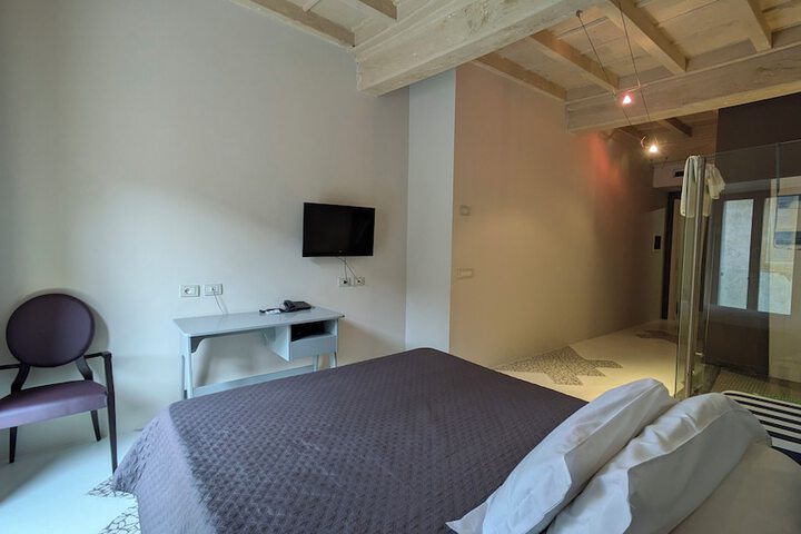 Room 16 of 72