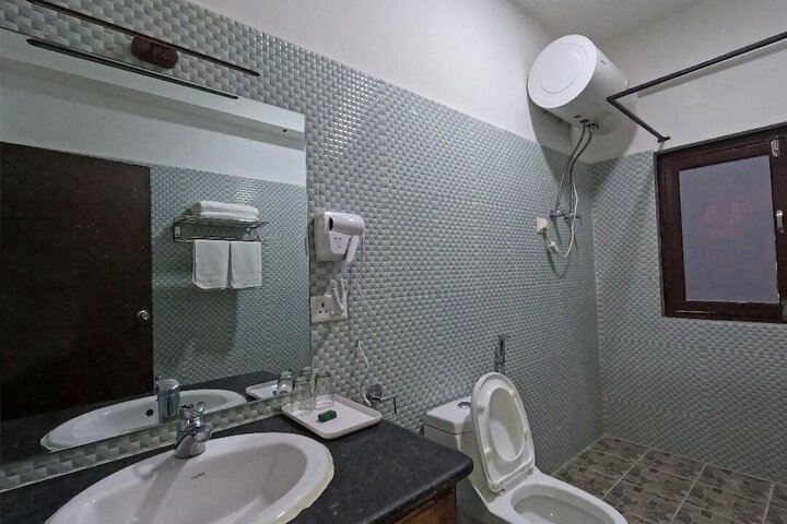Room 5 of 9