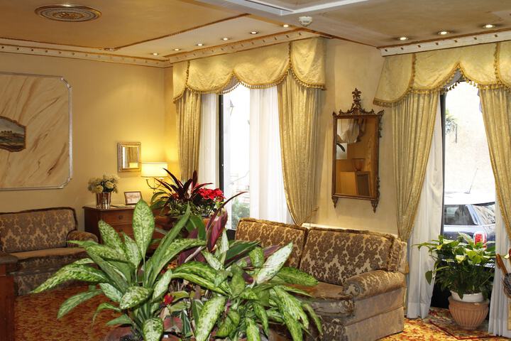 Entrance & Lobby