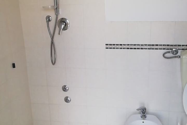 Room 6 of 7