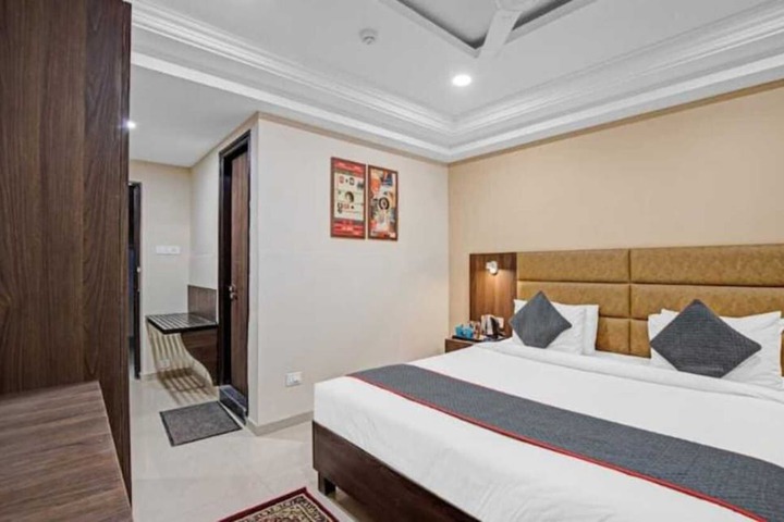 Room 10 of 31