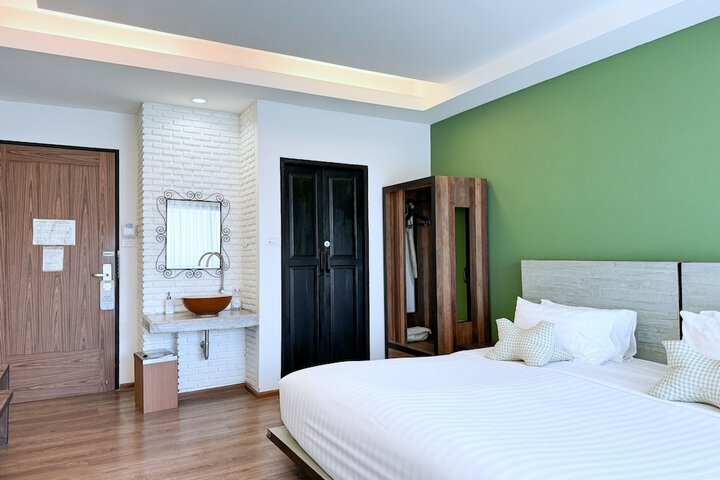 Room 7 of 51