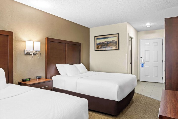 Room 6 of 35