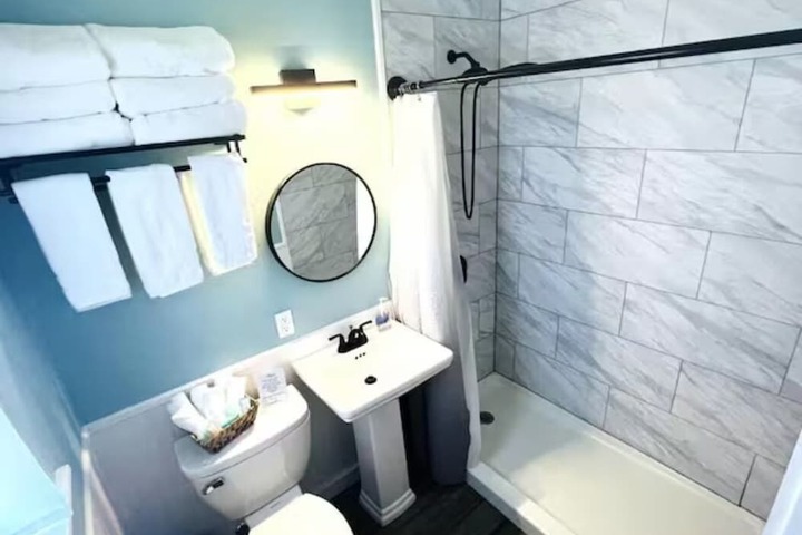 Room 82 of 100