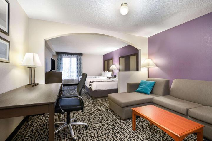 2 Queen Beds Mobility Accessible (8 of 11)