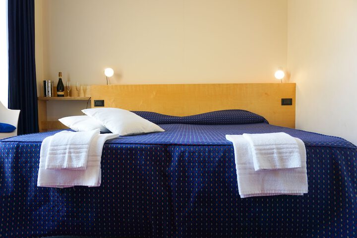 Room 6 of 36