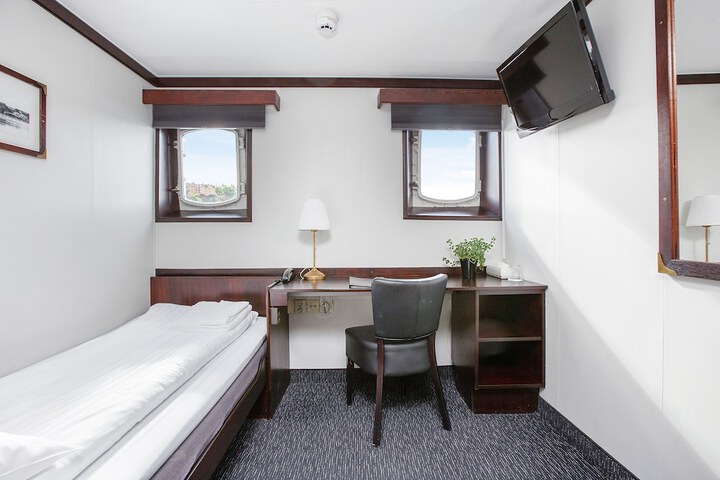 Room 5 of 66