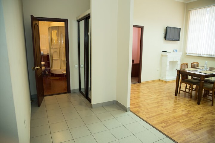 Room 6 of 40