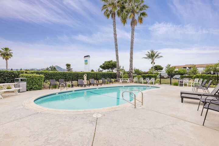 Pool 43 of 60