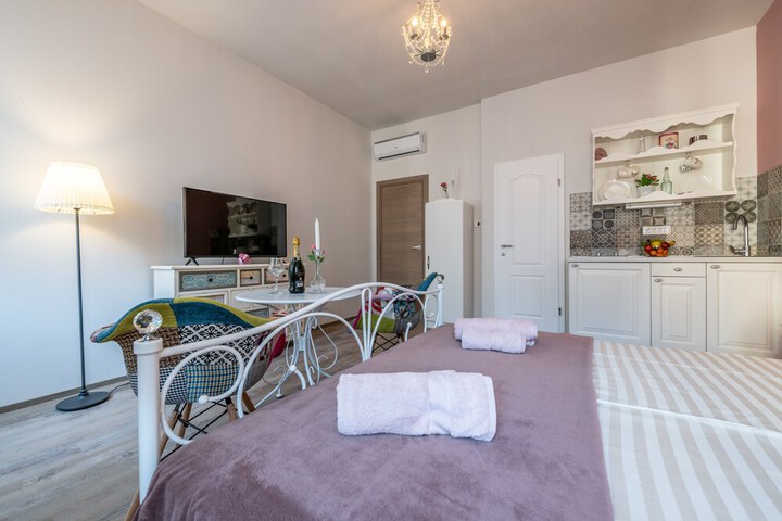 Room 9 of 47