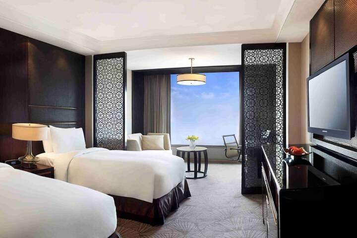 Room 10 of 60