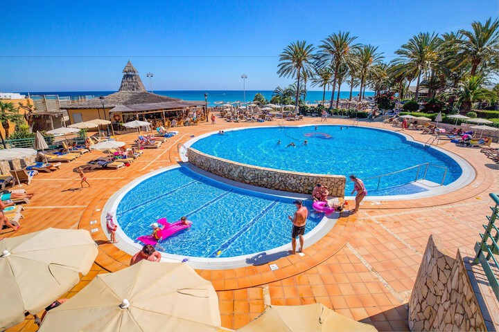 Hotel Pool