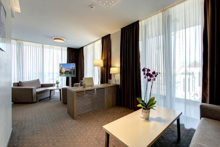 Room 40 of 136