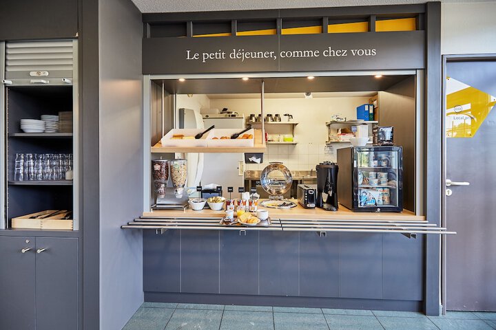 Breakfast/Coffee Service 30 of 47