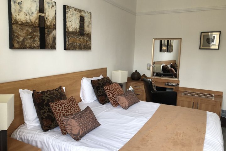 Room 9 of 29