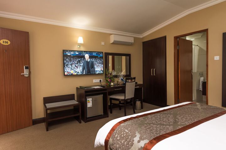 Room 10 of 40