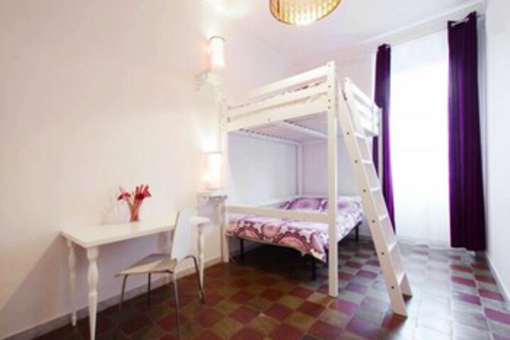 Room 13 of 23