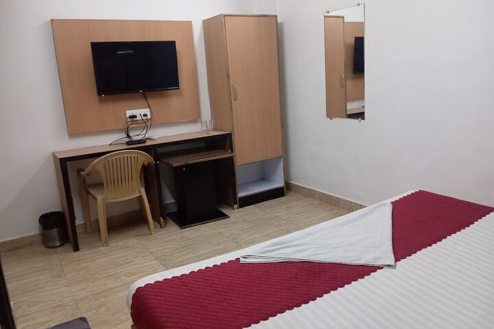 Room 5 of 33