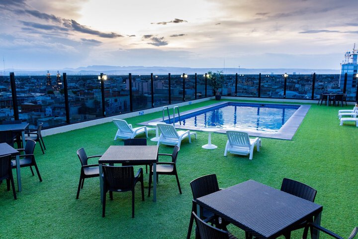 Pool 14 of 34