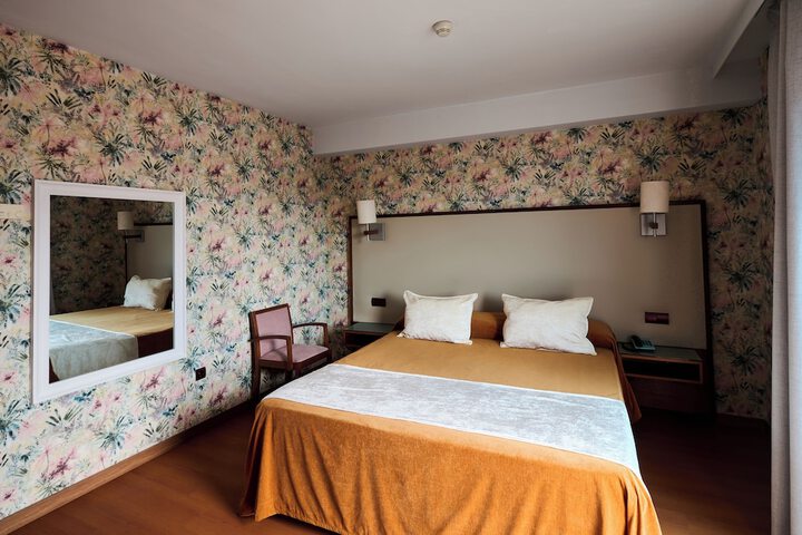 Room 105 of 186