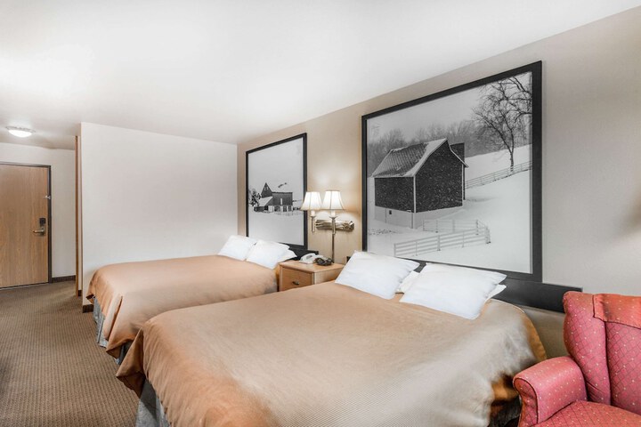 1 Queen Bed (8 of 23)