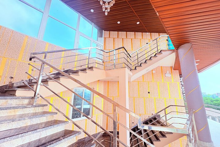Puri Hotel Shri Sudama on Seven Hills Rd