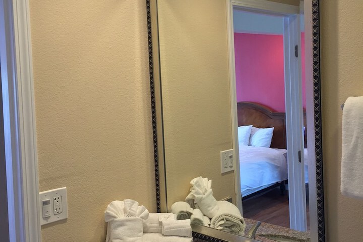 1 Queen Bed (5 of 30)