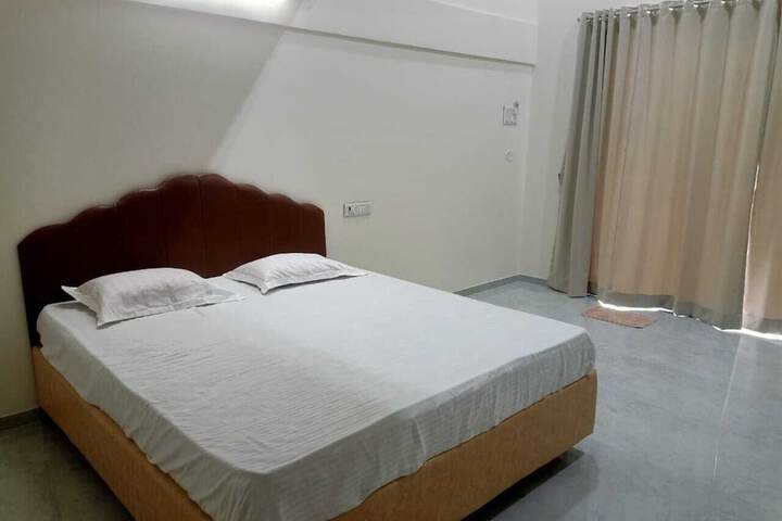 Room 8 of 18