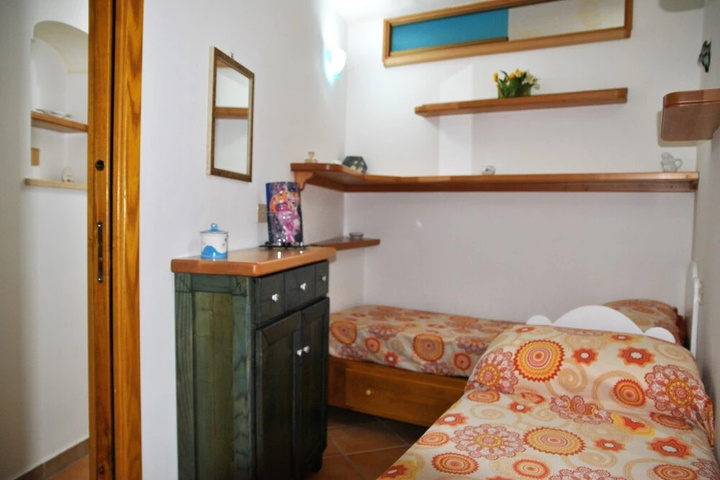 Room 6 of 15
