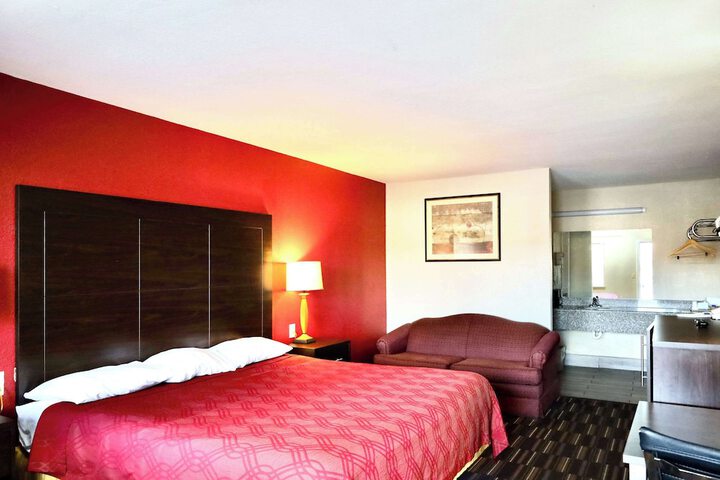 1 King Bed (3 of 5)