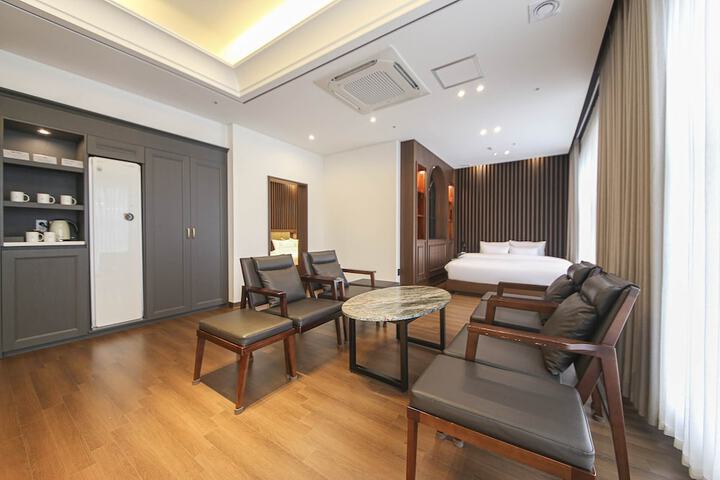 Room 48 of 77