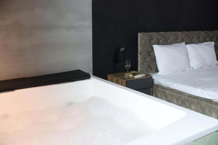 Room 15 of 27