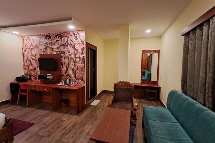 Room 5 of 18