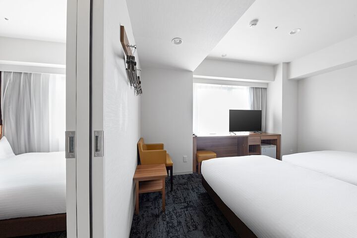 Room 12 of 76