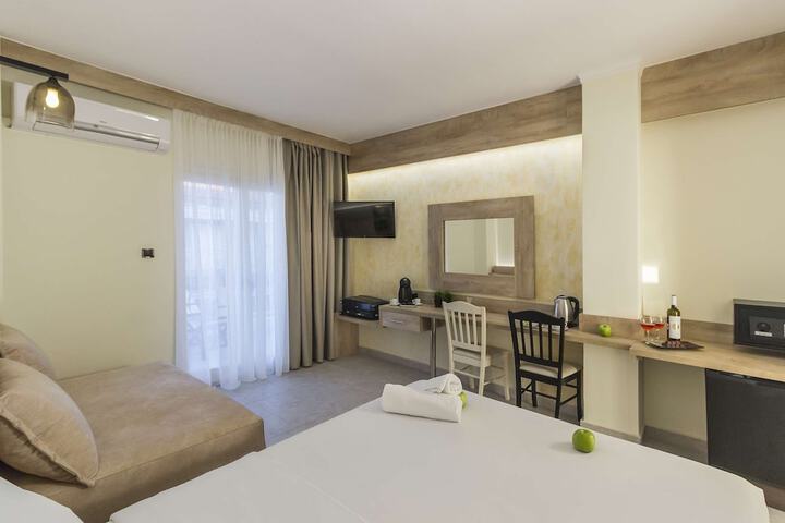 Room 15 of 80