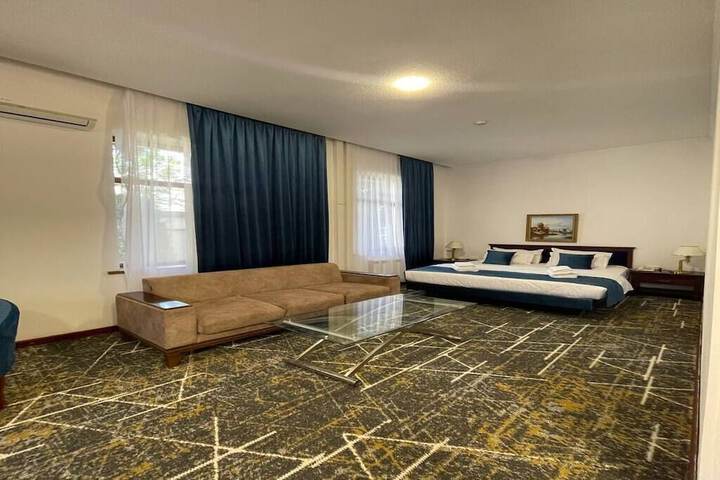 Room 17 of 27