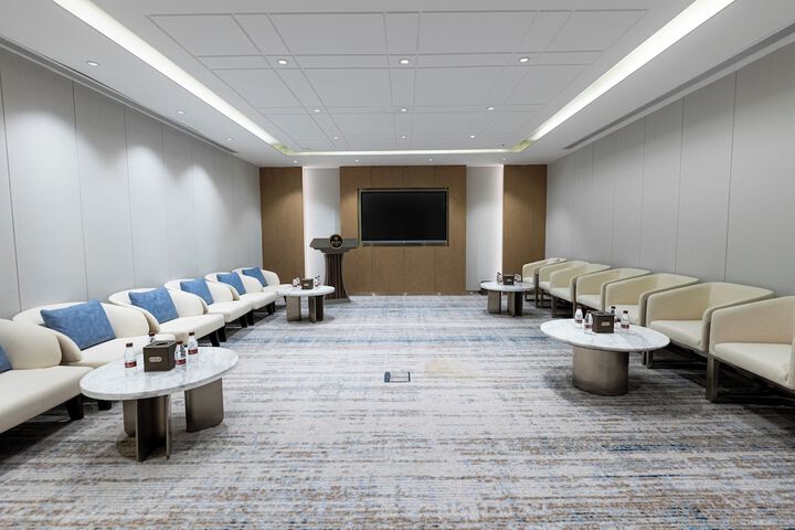Business Center 74 of 80