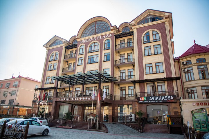 Exterior of Shedevr Plaza