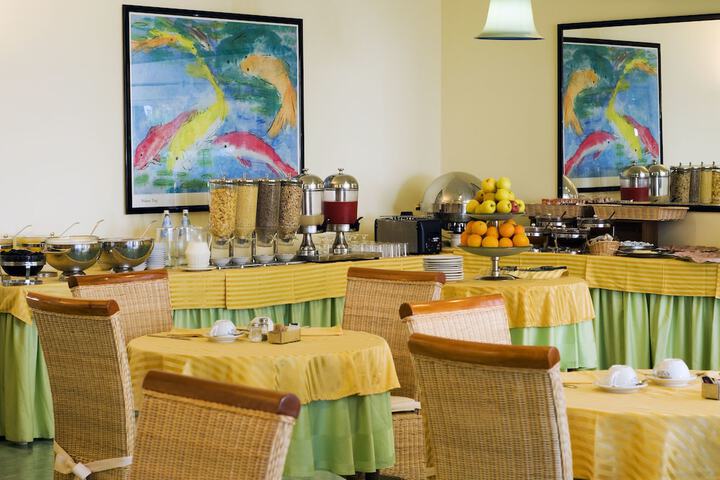 Breakfast/Coffee Service 42 of 60
