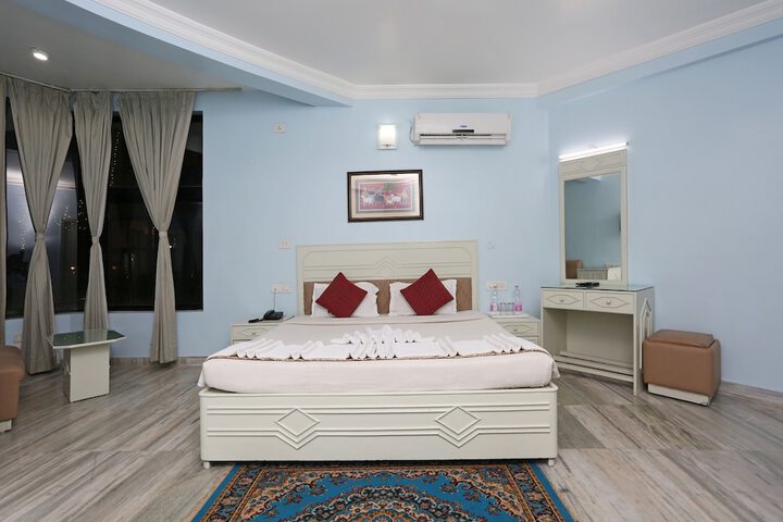 Room 9 of 24