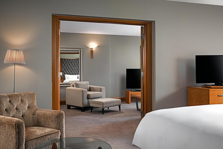 Room 25 of 143