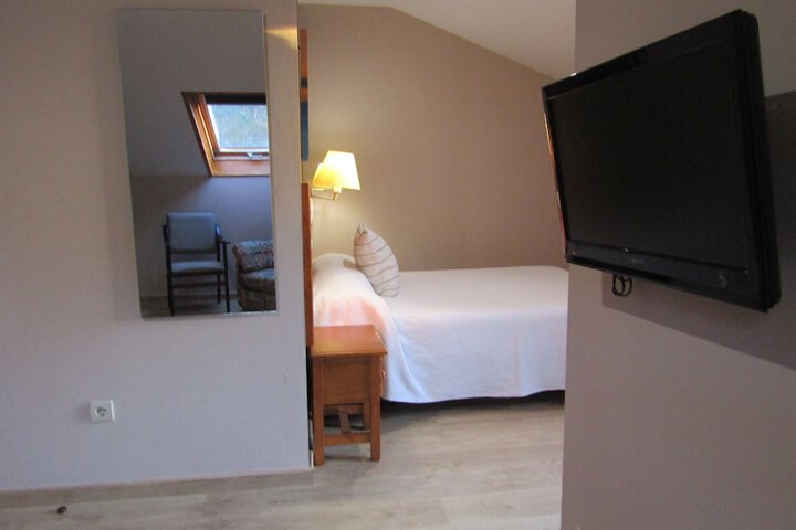 Room 2 of 136