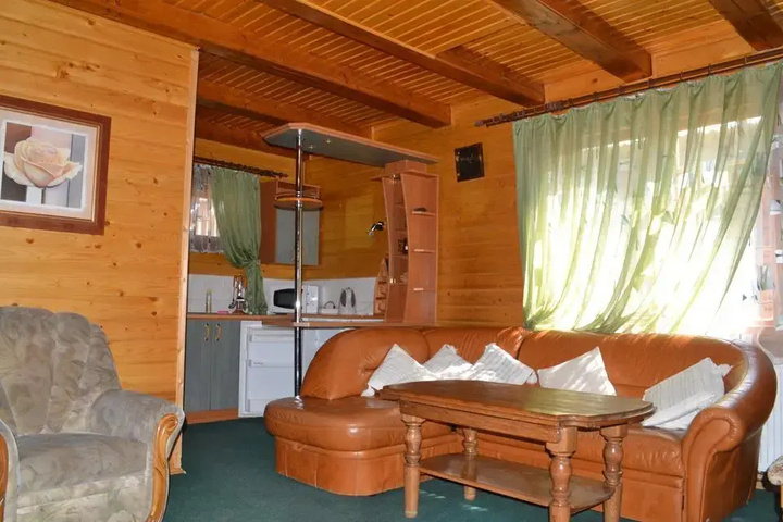 Room 4 of 11