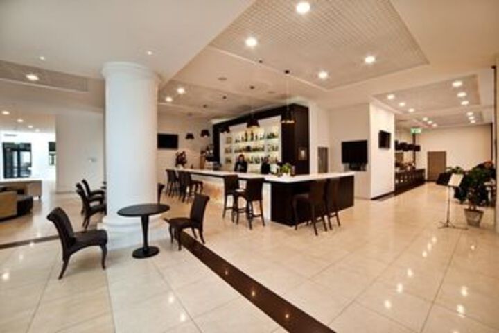 Hotel Bar